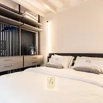 Goldensuitesitaly Duomo Luxury 1 *