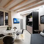 Goldensuitesitaly Duomo Luxury 1 * Trento