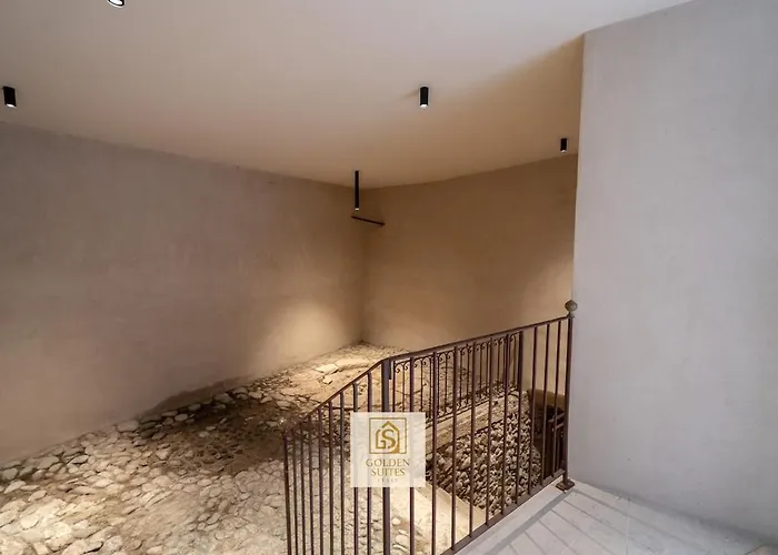 Goldensuitesitaly Duomo Luxury 1 דירה *