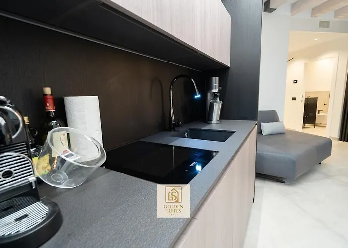 Goldensuitesitaly Duomo Luxury 1 * טרנטו