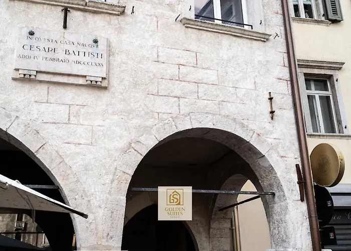 Goldensuitesitaly Duomo Luxury 1 * טרנטו