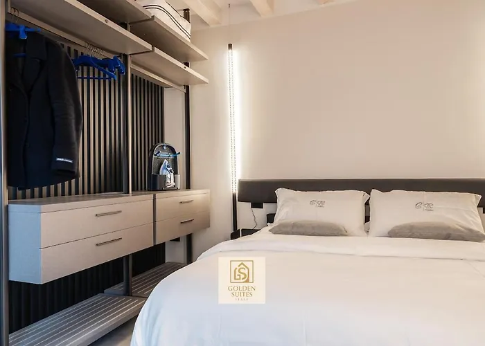 Goldensuitesitaly Duomo Luxury 1 * טרנטו