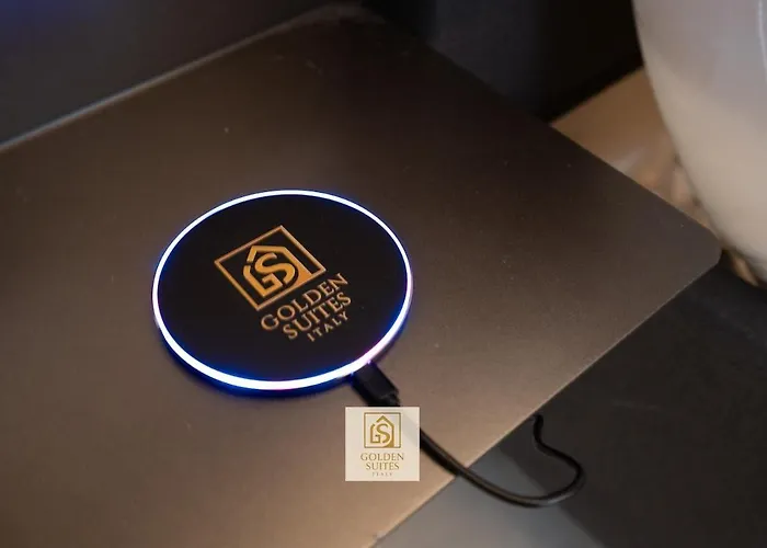 Goldensuitesitaly Duomo Luxury 1 דירה *